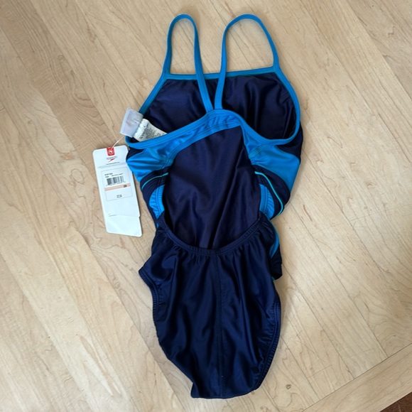 NWT ladies SPEEDO size 28/2 - Picture 4 of 4